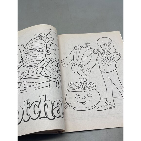 favorite book to color happy Halloween 2012 made in USA paperback READ - Picture 6 of 7